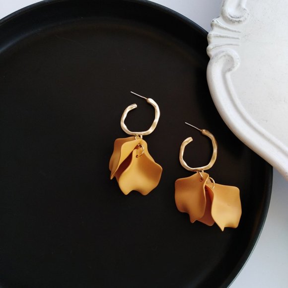 💙Flower Panel Dangled Mustard Yellow - Picture 7 of 8